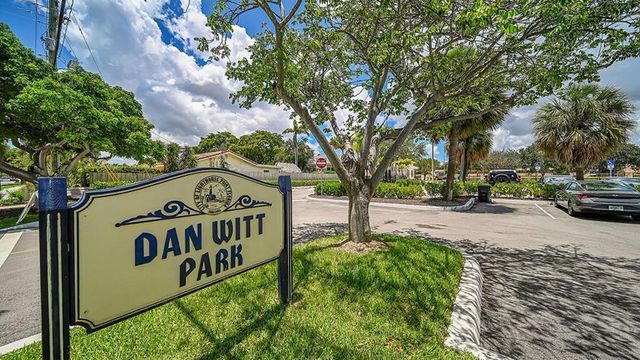 2110 NE 42nd Street 2b, Lighthouse Point, FL 33064