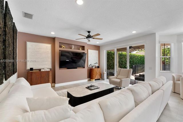 4389 Laurel Ridge Cir, Weston, FL 33331