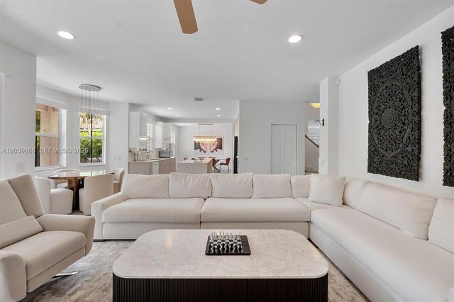 4389 Laurel Ridge Cir, Weston, FL 33331