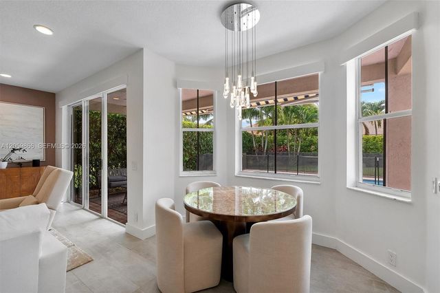 4389 Laurel Ridge Cir, Weston, FL 33331