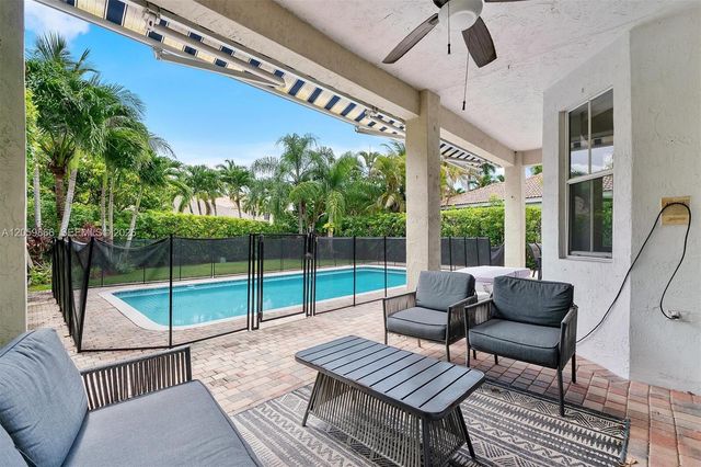 4389 Laurel Ridge Cir, Weston, FL 33331
