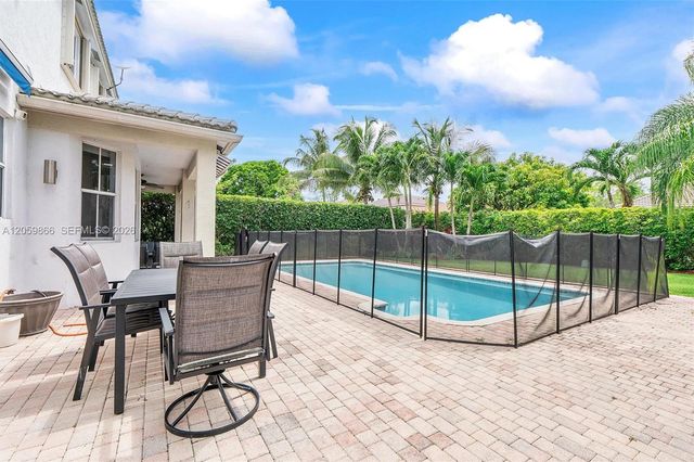 4389 Laurel Ridge Cir, Weston, FL 33331
