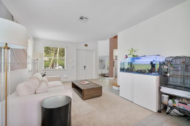 4389 Laurel Ridge Cir, Weston, FL 33331