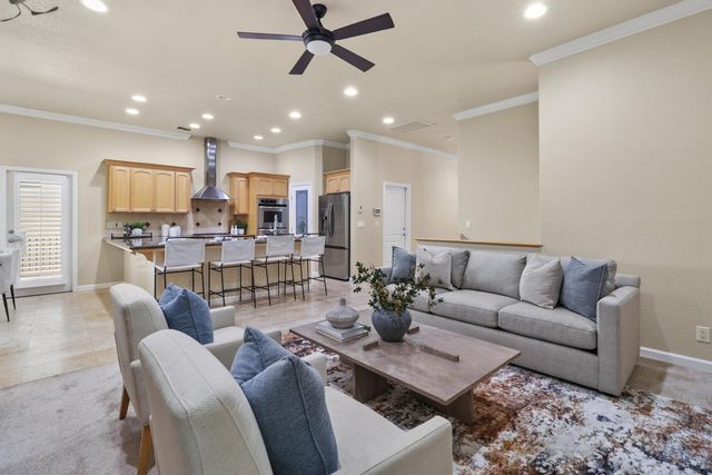 1610 Arden Bluffs Ln, Carmichael, CA 95608