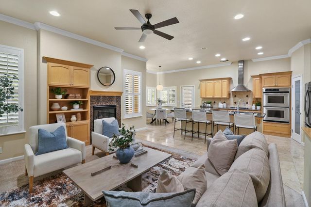 1610 Arden Bluffs Ln, Carmichael, CA 95608