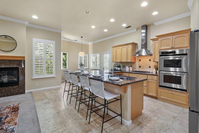 1610 Arden Bluffs Ln, Carmichael, CA 95608