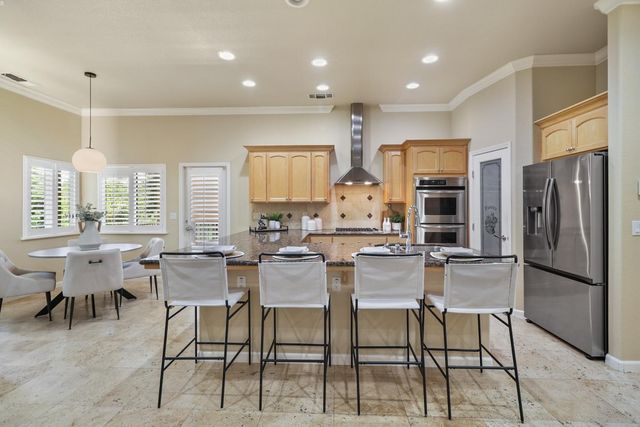 1610 Arden Bluffs Ln, Carmichael, CA 95608