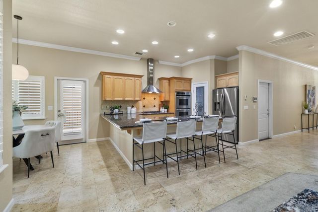 1610 Arden Bluffs Ln, Carmichael, CA 95608