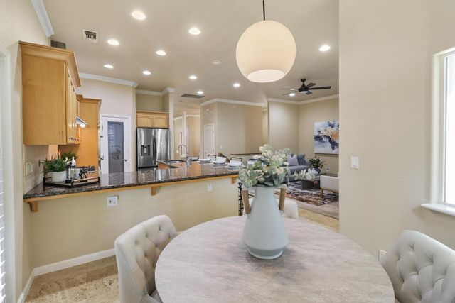 1610 Arden Bluffs Ln, Carmichael, CA 95608