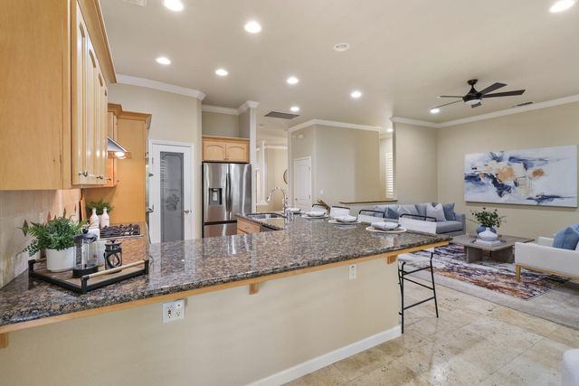 1610 Arden Bluffs Ln, Carmichael, CA 95608