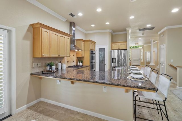 1610 Arden Bluffs Ln, Carmichael, CA 95608