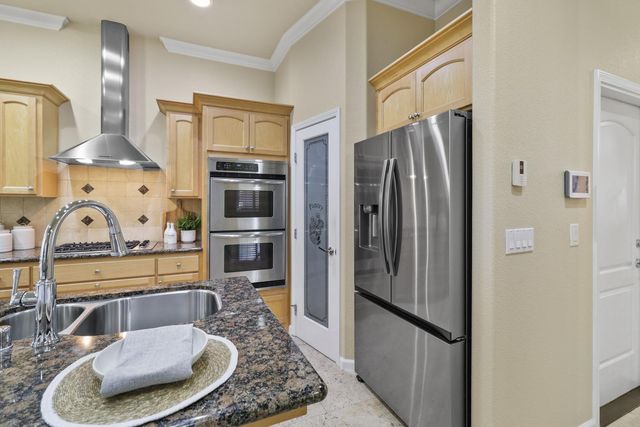 1610 Arden Bluffs Ln, Carmichael, CA 95608