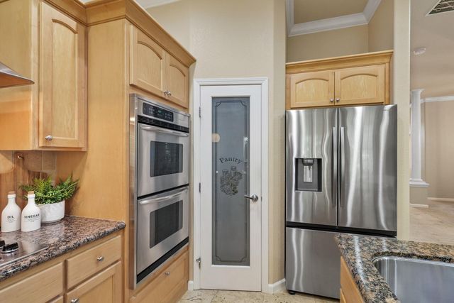 1610 Arden Bluffs Ln, Carmichael, CA 95608