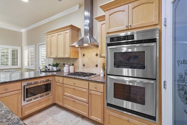 1610 Arden Bluffs Ln, Carmichael, CA 95608