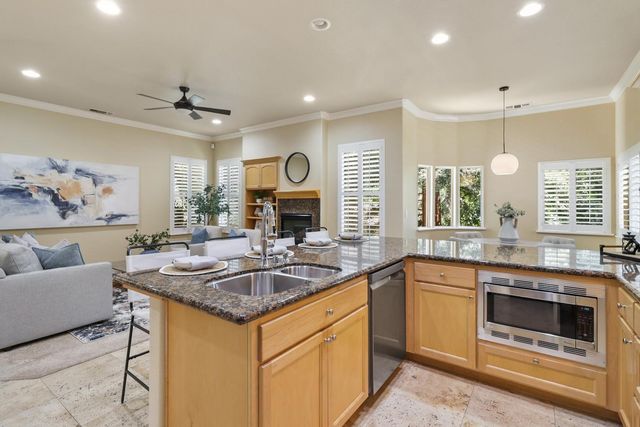 1610 Arden Bluffs Ln, Carmichael, CA 95608