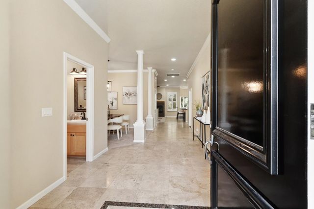 1610 Arden Bluffs Ln, Carmichael, CA 95608