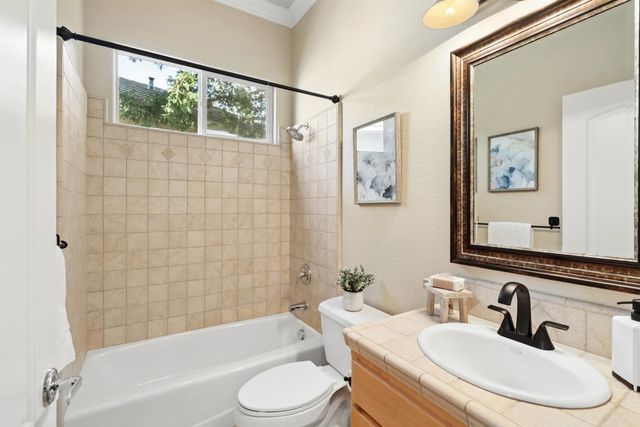 1610 Arden Bluffs Ln, Carmichael, CA 95608