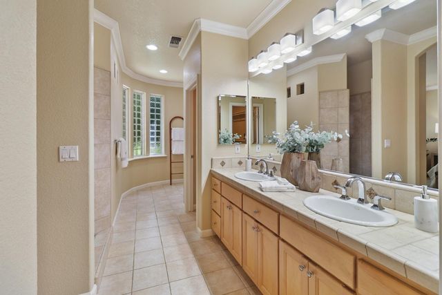 1610 Arden Bluffs Ln, Carmichael, CA 95608