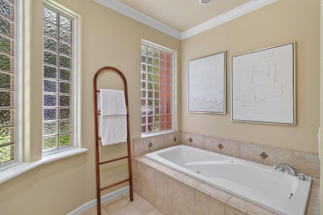 1610 Arden Bluffs Ln, Carmichael, CA 95608