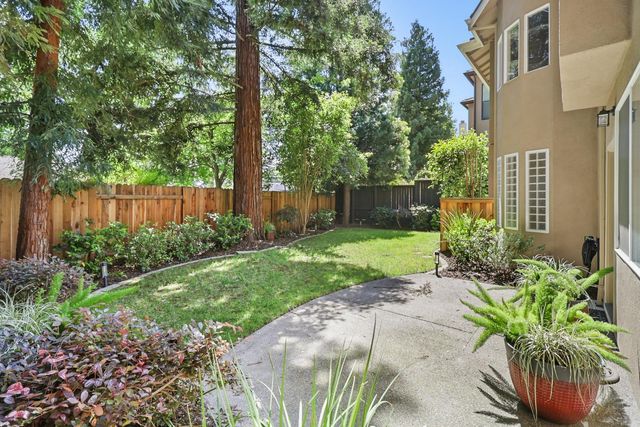 1610 Arden Bluffs Ln, Carmichael, CA 95608