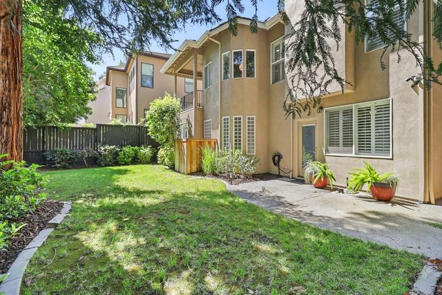 1610 Arden Bluffs Ln, Carmichael, CA 95608