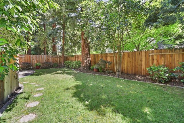 1610 Arden Bluffs Ln, Carmichael, CA 95608