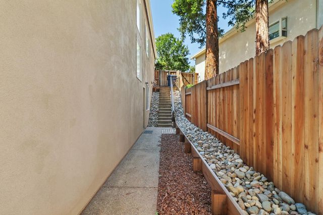 1610 Arden Bluffs Ln, Carmichael, CA 95608