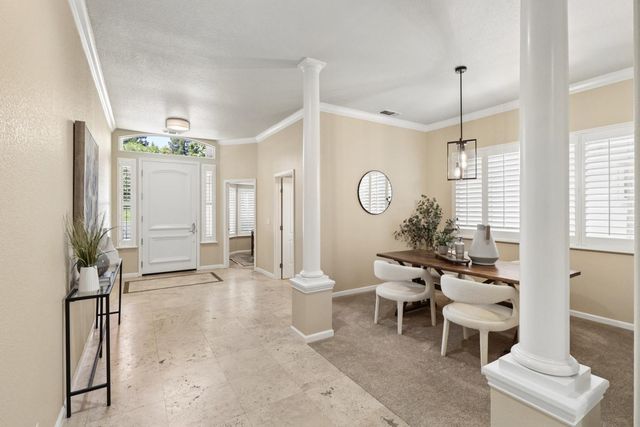 1610 Arden Bluffs Ln, Carmichael, CA 95608