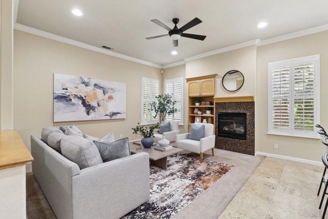 1610 Arden Bluffs Ln, Carmichael, CA 95608