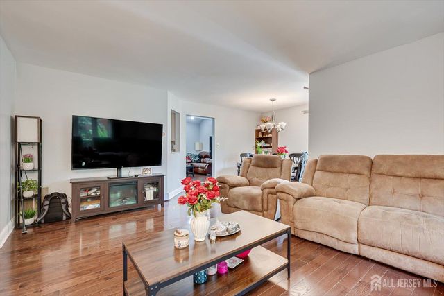 93 Riverbend Drive, North Brunswick, NJ 08902