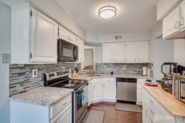 93 Riverbend Drive, North Brunswick, NJ 08902