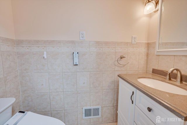 93 Riverbend Drive, North Brunswick, NJ 08902