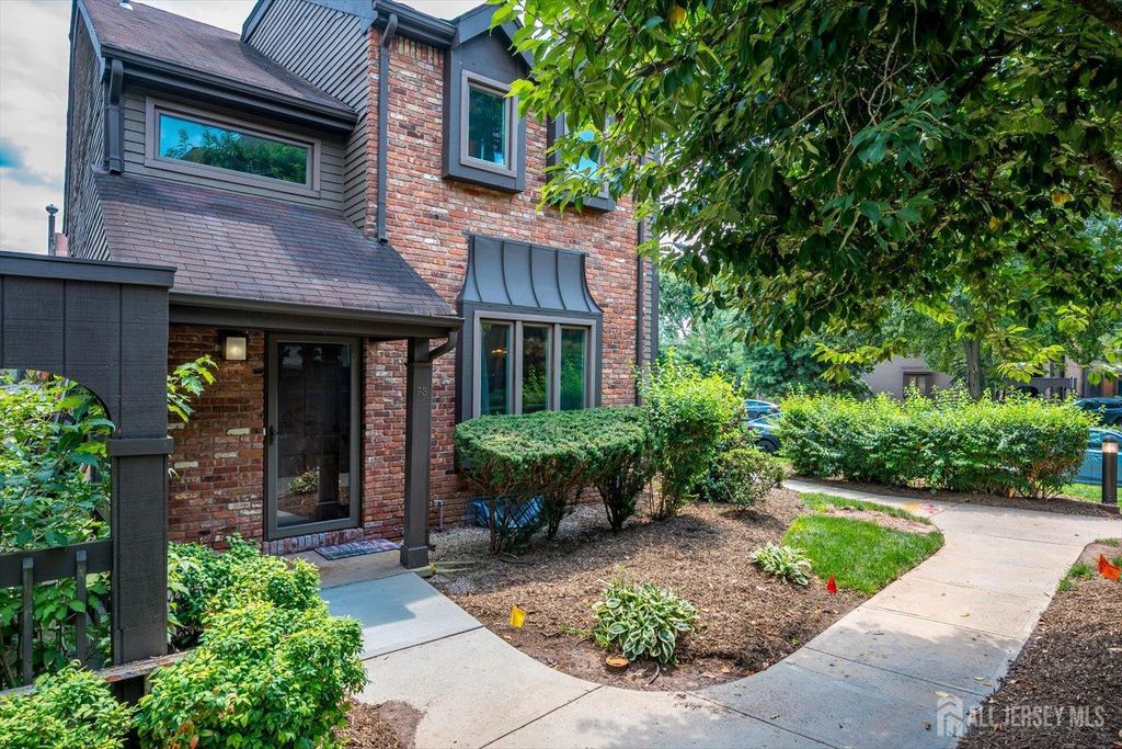 93 Riverbend Drive, North Brunswick, NJ 08902
