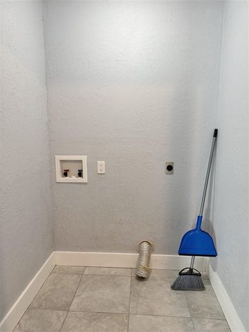 4627 SW Atom Ave, Lawton, OK 73505