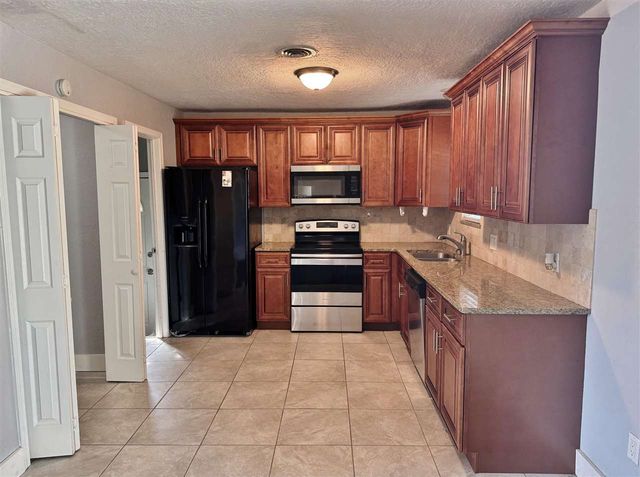 4627 SW Atom Ave, Lawton, OK 73505