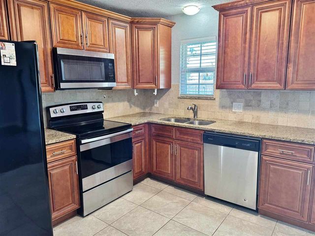 4627 SW Atom Ave, Lawton, OK 73505