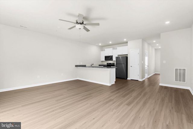 8131 BARTHOLOMEW CT, Baltimore, MD 21206