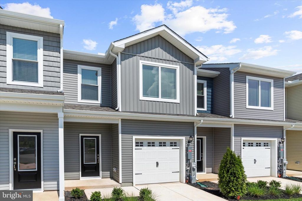 8131 BARTHOLOMEW CT, Baltimore, MD 21206