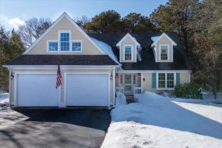 12 Quashnet Woods Dr, Mashpee, MA 02649