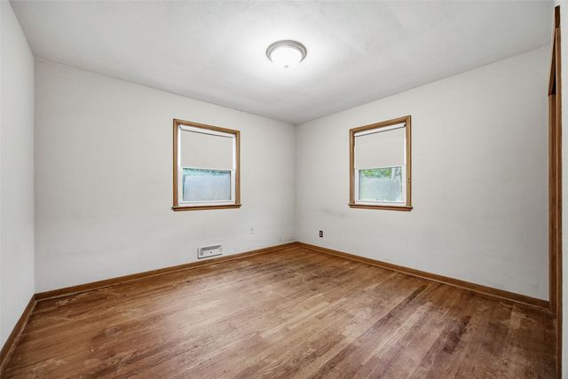1211 Crestview Drive SE, Cedar Rapids, IA 52403