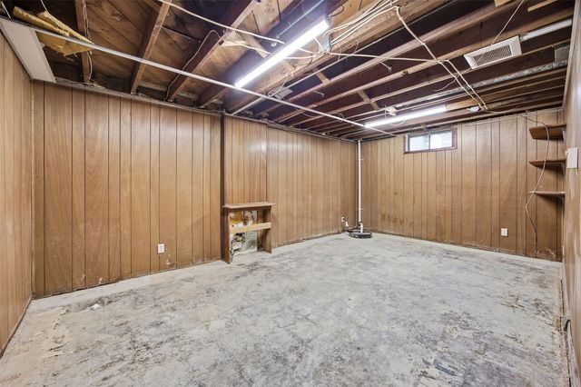 1211 Crestview Drive SE, Cedar Rapids, IA 52403