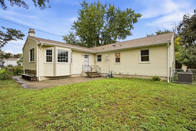 1211 Crestview Drive SE, Cedar Rapids, IA 52403