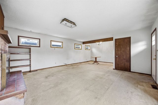 1211 Crestview Drive SE, Cedar Rapids, IA 52403
