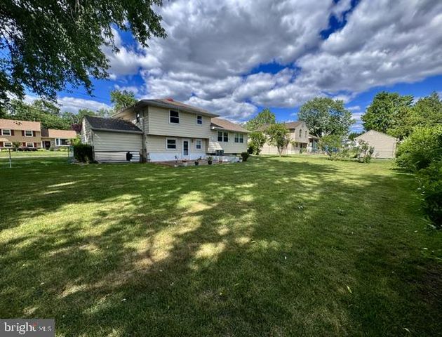 7 CEDAR MILL LN, Mt Holly, NJ 08060