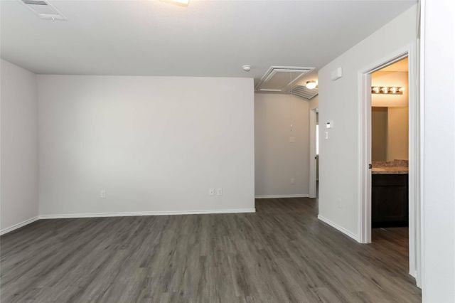 106 Blue Crane Street, Huntsville, TX 77320