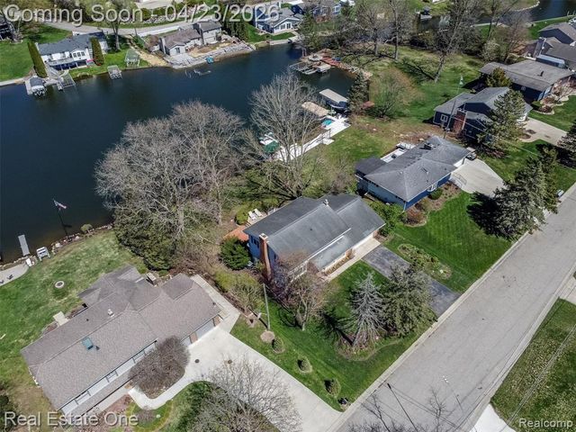 10420 Cedar Point Drive, White Lake, MI 48386