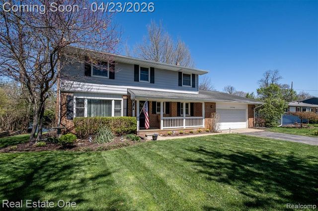 10420 Cedar Point Drive, White Lake, MI 48386