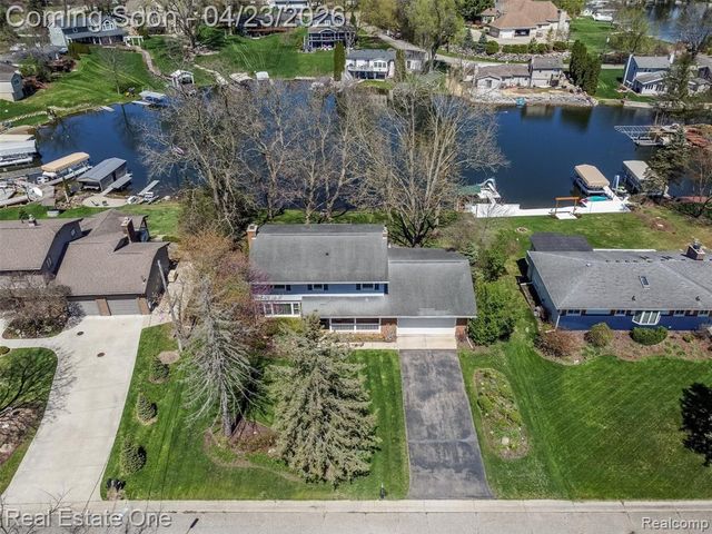 10420 Cedar Point Drive, White Lake, MI 48386