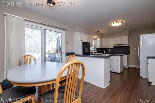 10420 Cedar Point Drive, White Lake, MI 48386