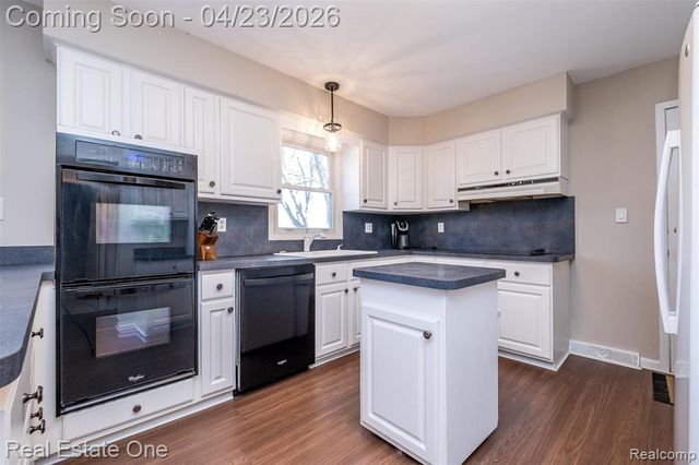 10420 Cedar Point Drive, White Lake, MI 48386